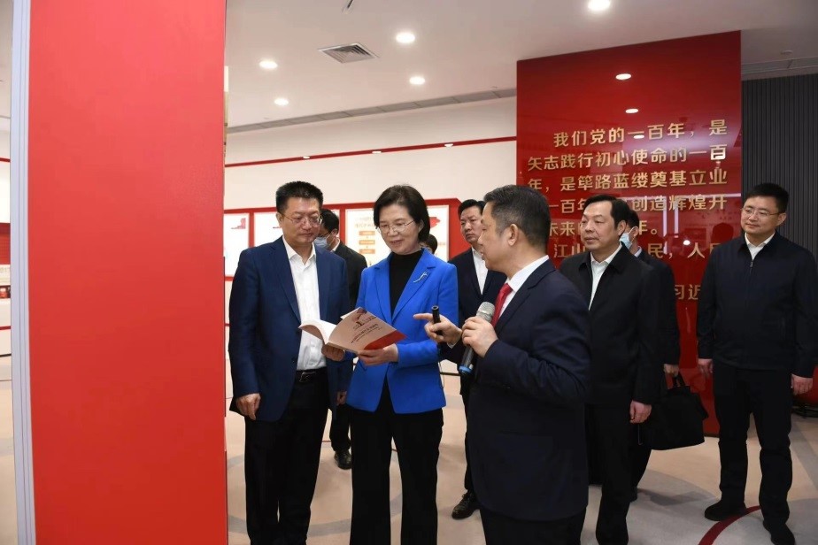 江蘇省委常委、組織部部長沈瑩調(diào)研紅豆2